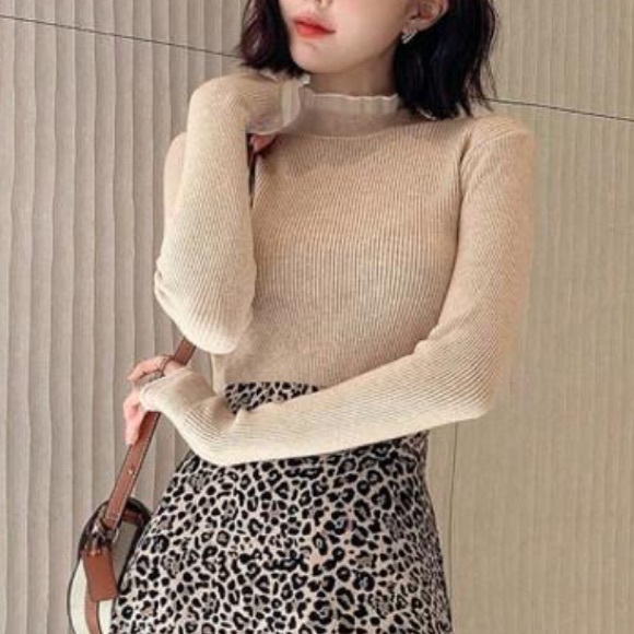 Rib knit nude & white Contrast Trim ruffle Sleeve 2 in 1 style Sweater blouse - Picture 7 of 7